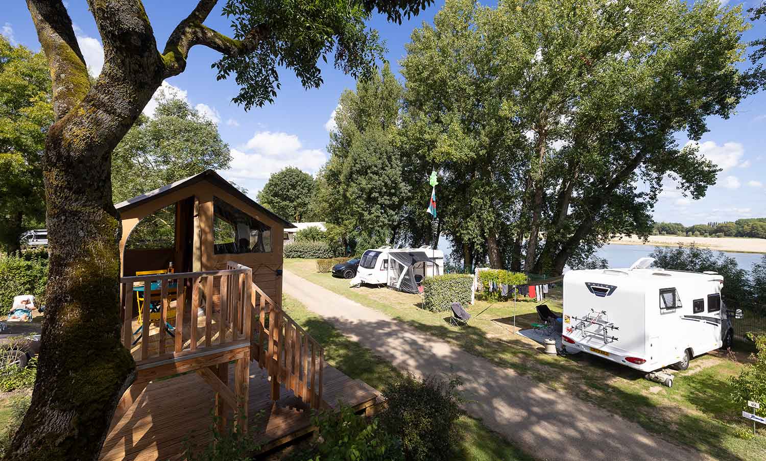 Cabane perchée sur le bord de Loire